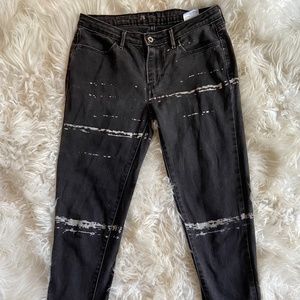Levis low rise skinny black jeans 26